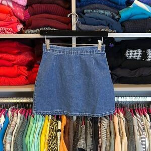Bebe blue back zipper/button closure mini jean skirt size 6